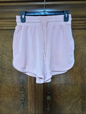 NWOT Varley Coulter High Rise Shorts 3.5”